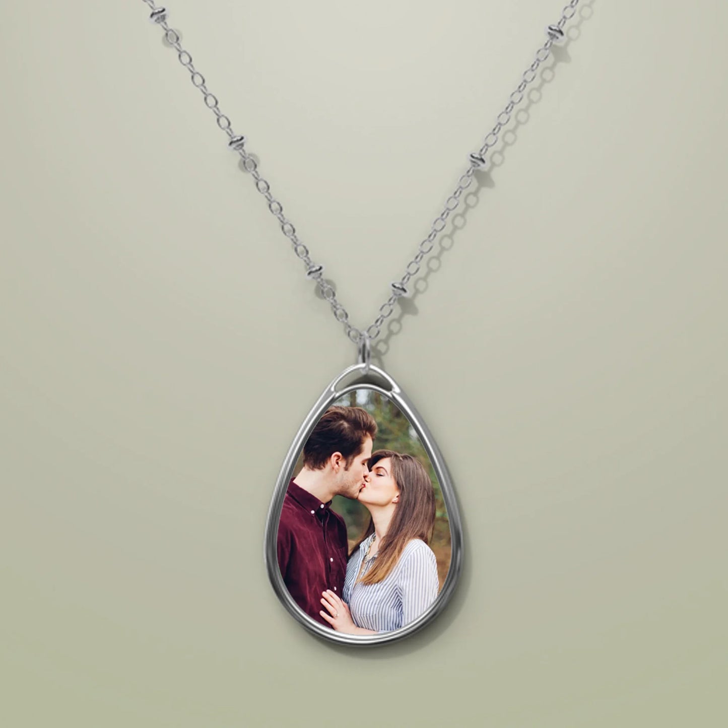 Oval Necklace -Mockup-2
