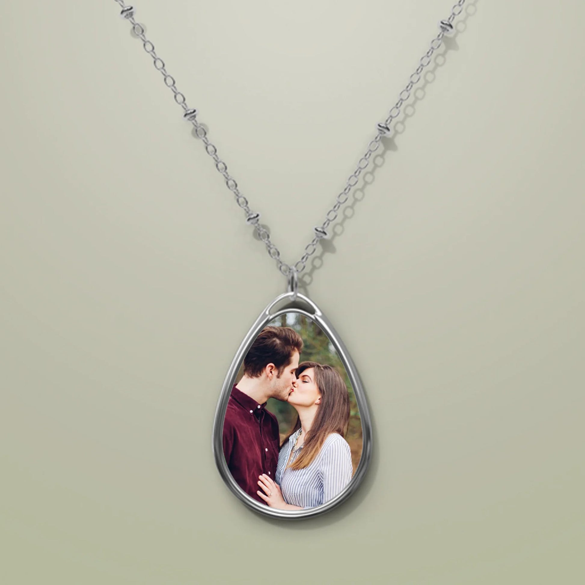 Oval Necklace -Mockup-2
