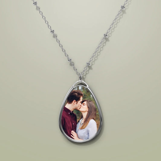 Oval Necklace -Mockup-2
